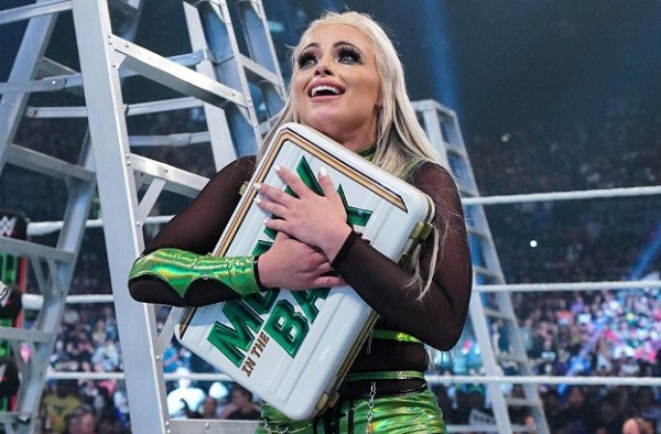 一夜成名？WWE网红选手丽芙摩根击败隆达夺下公文包，首次获得SD女子冠军！